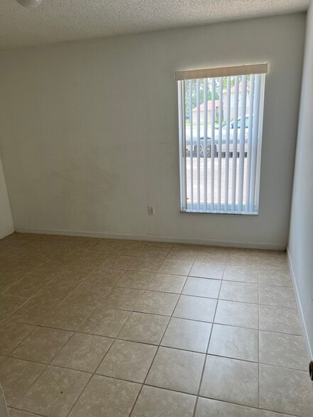 Building Photo - 10320 Northcliffe Blvd