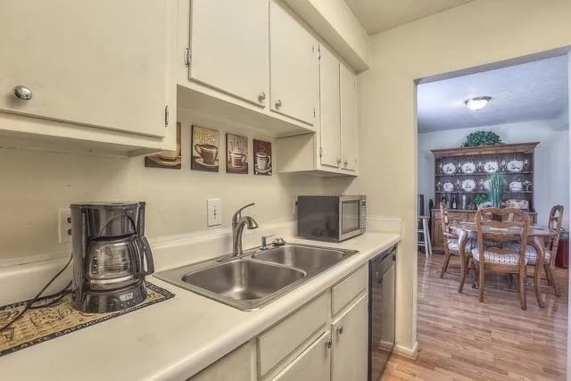 kitchen - 810 Bellevue Rd