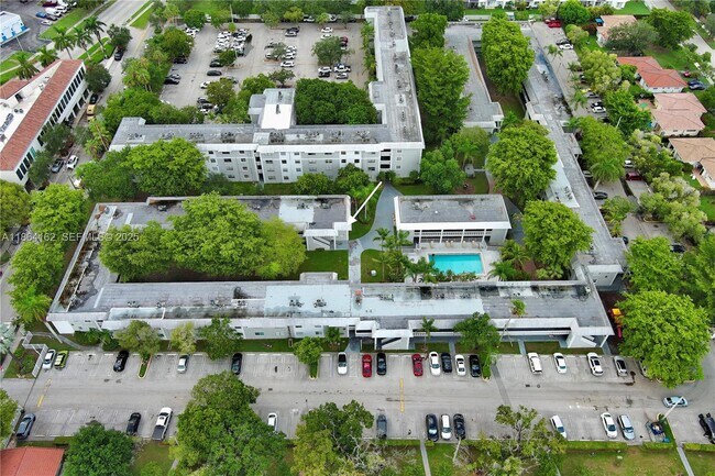 Building Photo - 17255 SW 95th Ave