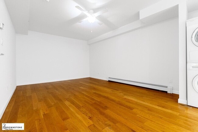 Building Photo - 200 Sackett St