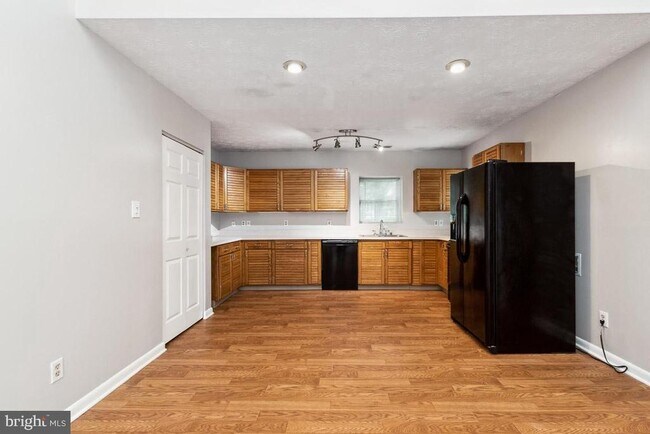 Building Photo - 315 South Dr