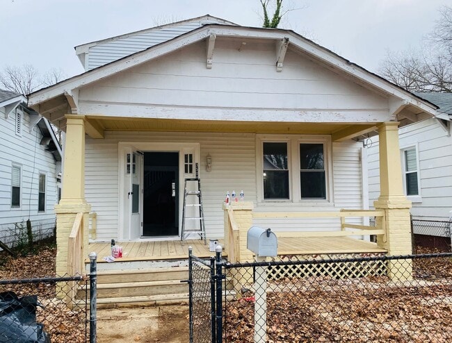 Building Photo - Very Spacious 5bdrm/2bth Bungalow Located in South Richmond w/Privacy Fenced Back Yard!!