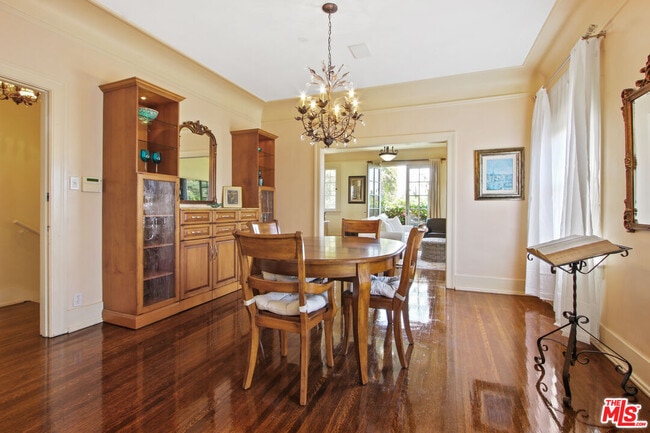 Building Photo - 617 N Plymouth Blvd