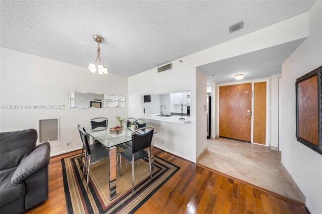 Building Photo - 7601 E Treasure Dr