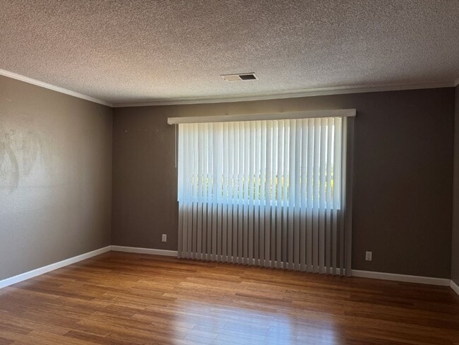 Building Photo - Charming 3 Bedroom Home with Foothill Views