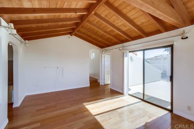 Building Photo - 694 Via De La Valle