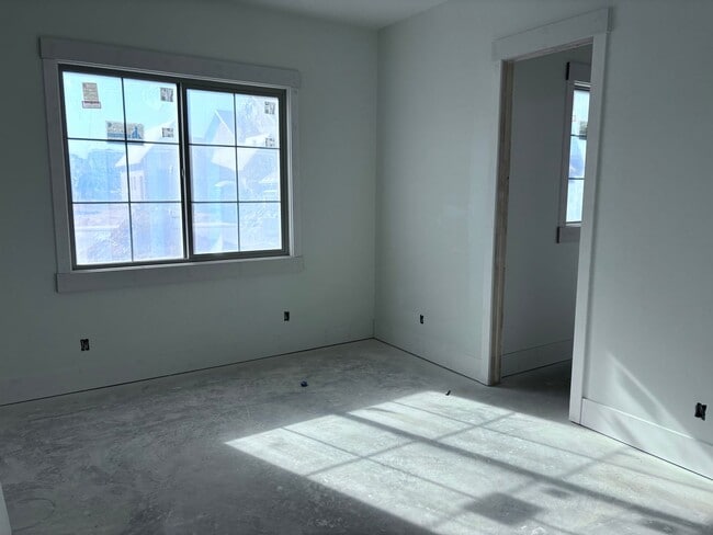 Building Photo - Beautiful single story with 4 bedrooms next to Crimson High School