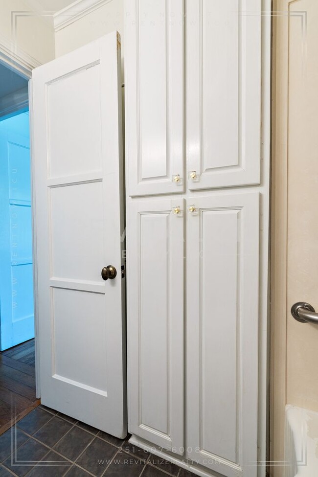Building Photo - Beautiful 2 Bedroom/1 Bathroom in Springhi...