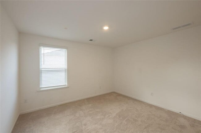 Building Photo - 895 Gelderland Dr