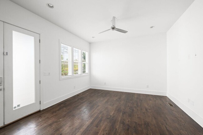 Building Photo - Modern 3BR/3.5BA home in Sylvan Summit, ju...