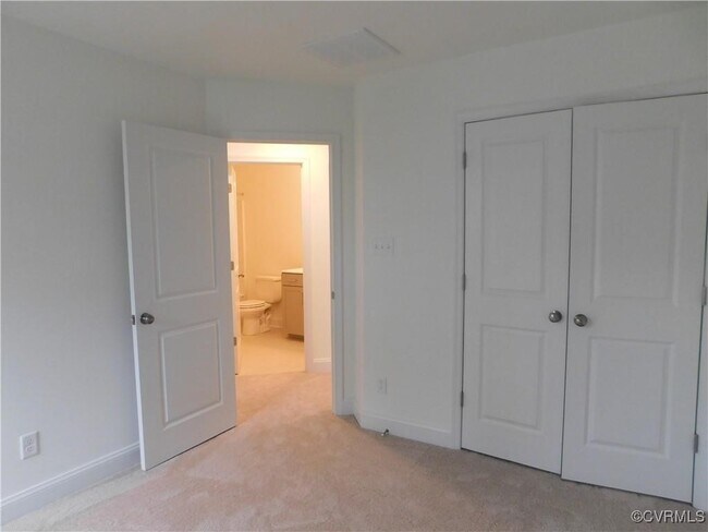 Building Photo - 7037 Leire Ln