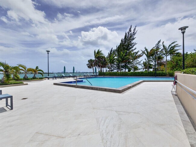 Building Photo - 11113 Biscayne Blvd