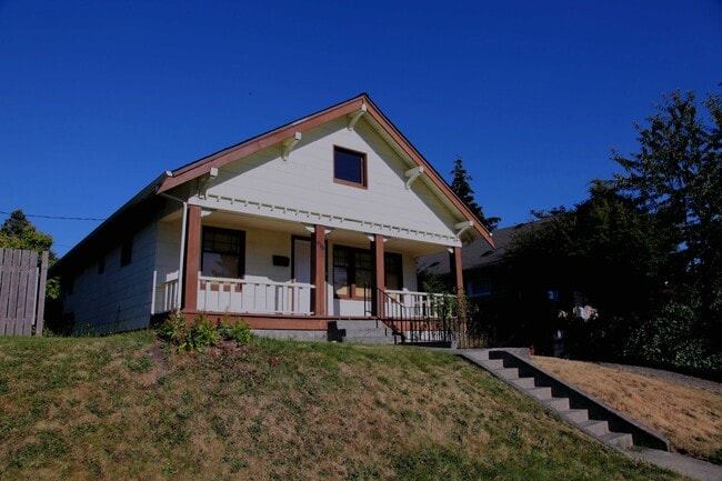 Building Photo - 915 S Adams St