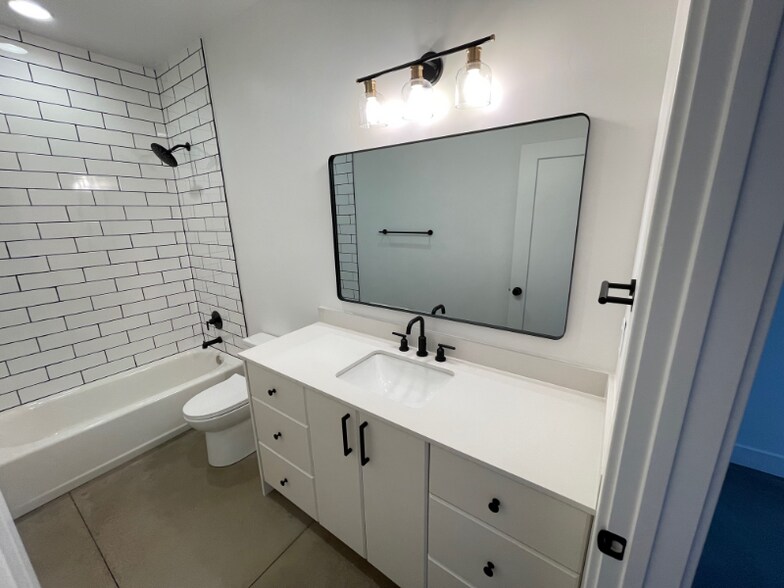 Building Photo - 676 676 W Lava Pointe Dr