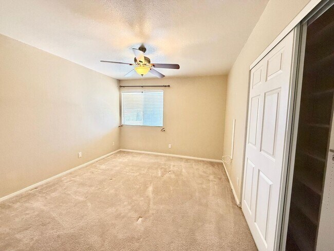 Building Photo - Amazing Peccole Ranch Home 4 beds & Pool