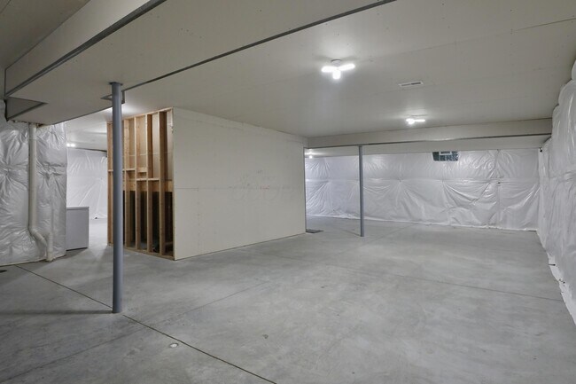 Building Photo - 2246 Koester