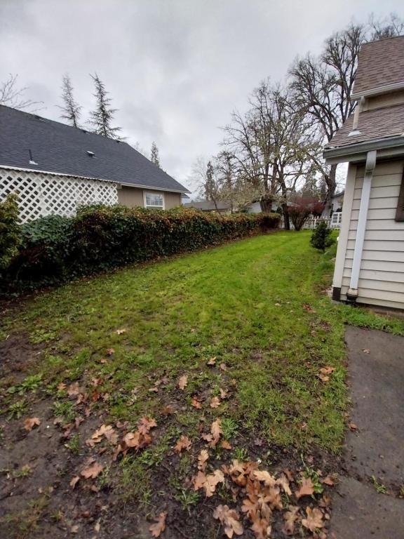 Building Photo - 711 SW I St