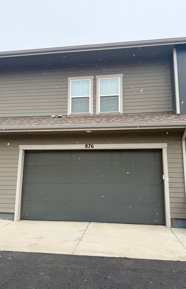 Building Photo - Beautiful 3 bed/ 2.5 bath Townhome in Berthoud