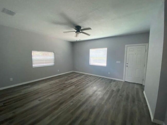 Building Photo - 1 Bedroom 1 Bath Duplex in Ormand Beach fo...