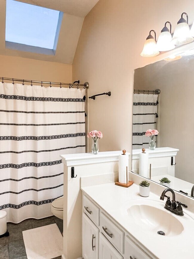 Building Photo - 610 Grand Steeple Cove