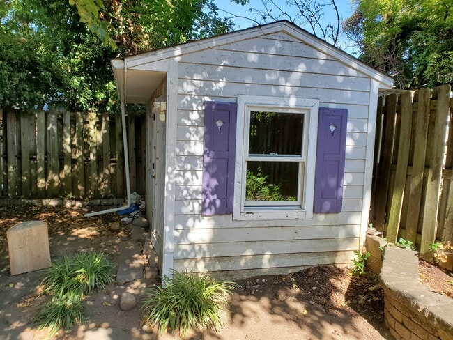 Building Photo - 113 Charles St