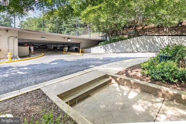 Building Photo - 5911 Edsall Rd