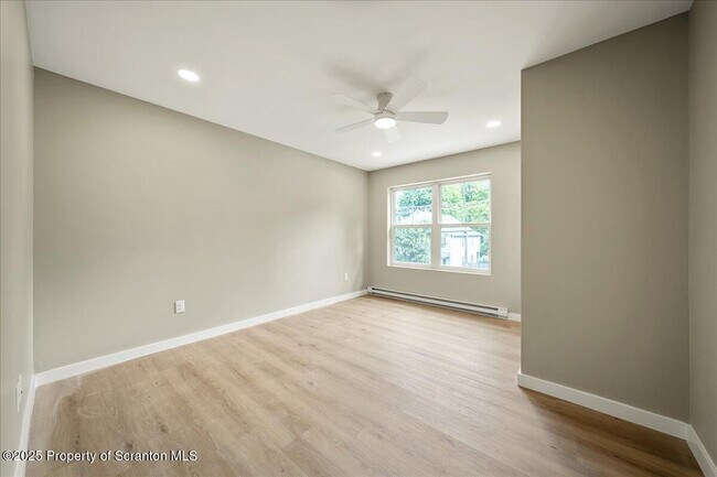Building Photo - 822-822 Delaware St