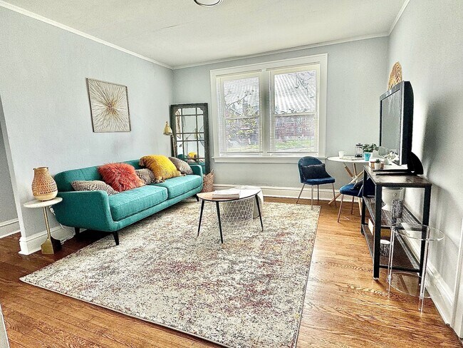 Building Photo - 4938 Lindenwood Ave
