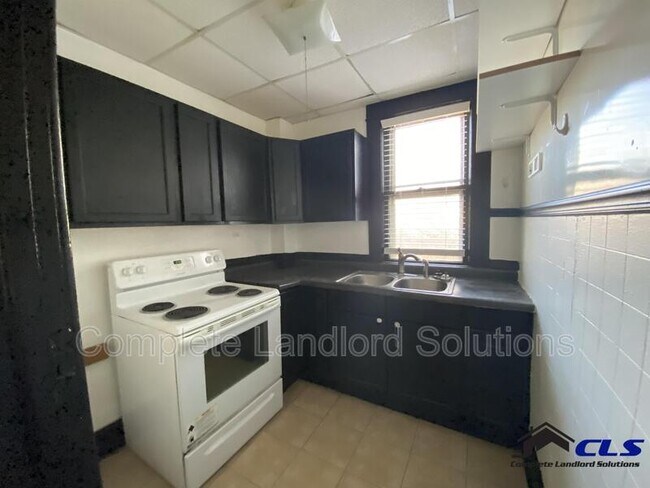 Building Photo - 2400 N 10th St