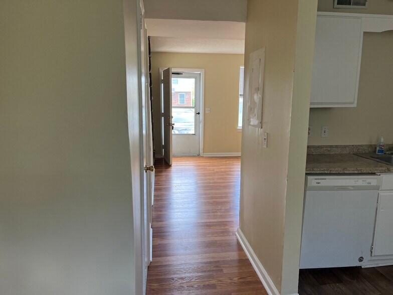 Building Photo - 3617 Willow Creek Ct