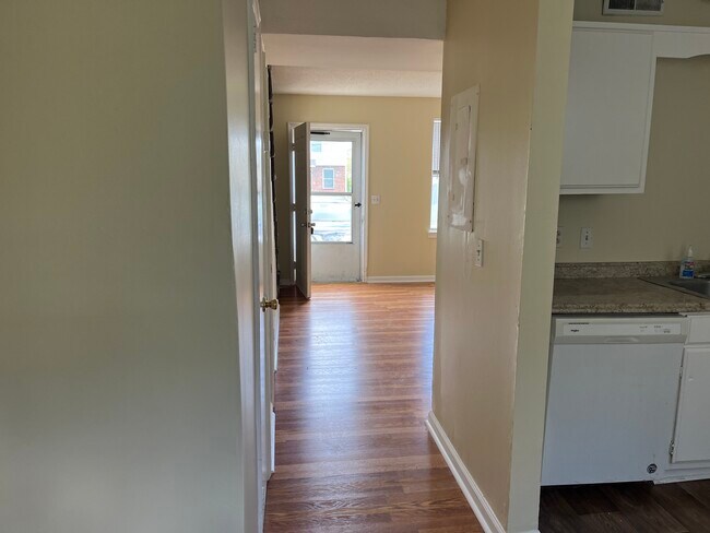 Building Photo - 3617 Willow Creek Ct