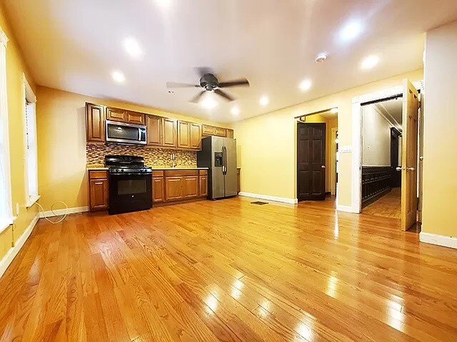 Building Photo - 306 Lewis Ave