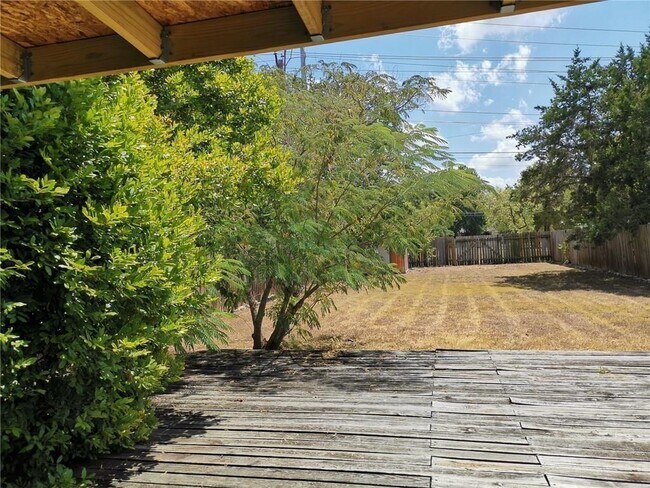 Building Photo - 1603 Sylvia Ln