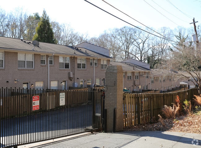 Building Photo - Clayburne Place