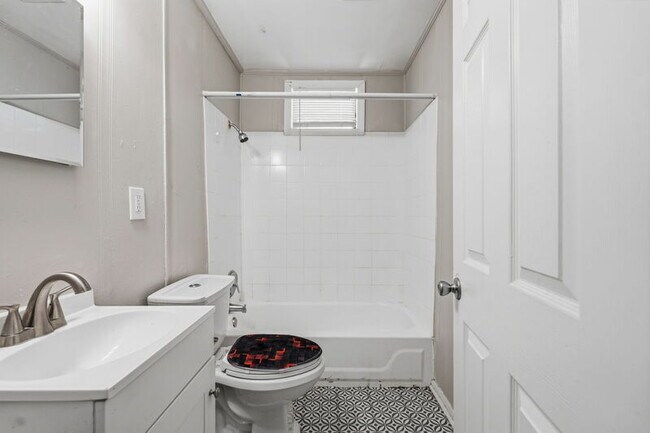 Building Photo - 178 Meador Way SE