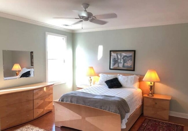 Building Photo - 225 Coach Light Way SW