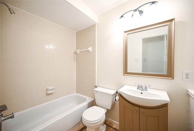 Building Photo - 11906 Dinosaur Valley Dr