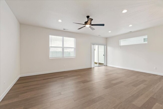 Building Photo - Charming 3 bedroom, 2 bath home
