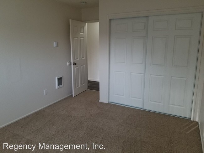 Building Photo - 704 N Broadway St