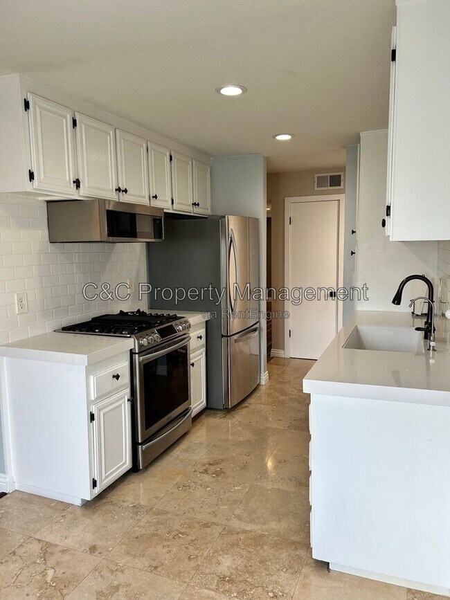 Building Photo - 700 W La Veta Ave