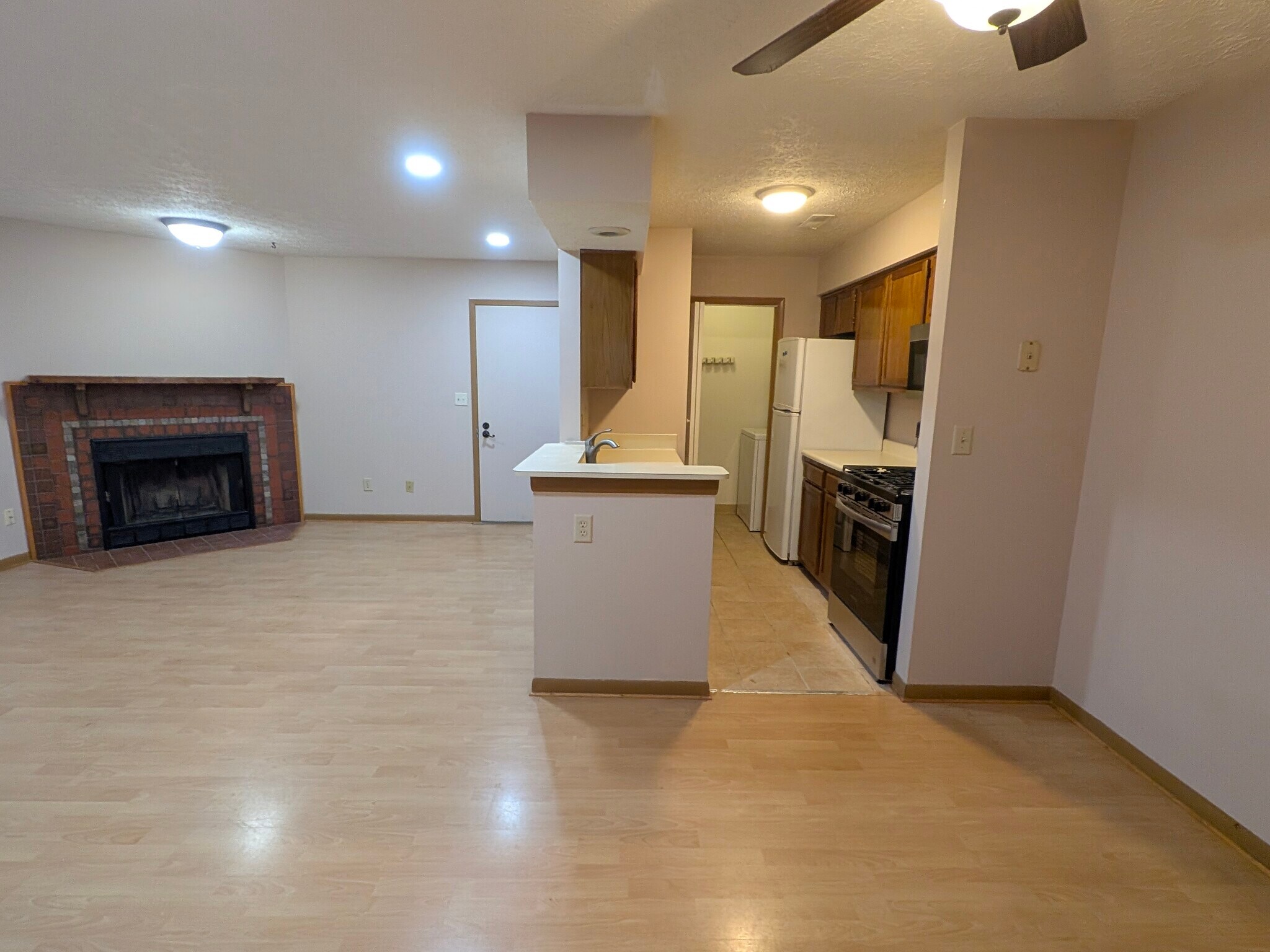 Building Photo - 2163 Hedgerow Rd