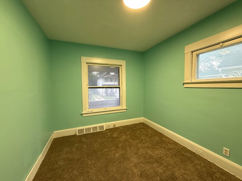 Building Photo - 4111 E 59th St