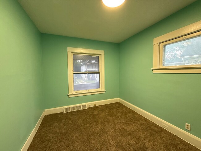Building Photo - 4111 E 59th St