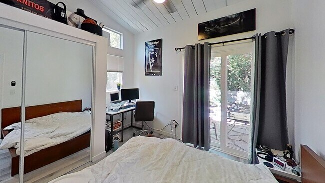 Building Photo - Serene yard tucked in the canyon!