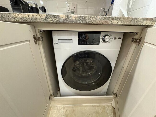 Building Photo - 6000 N Ocean Blvd