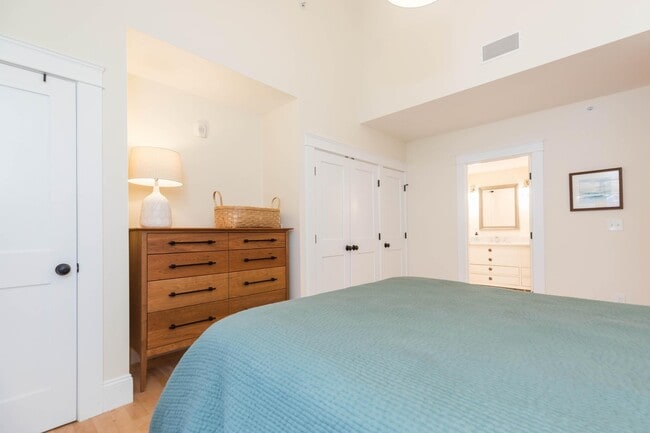 Building Photo - 1 Franklin St