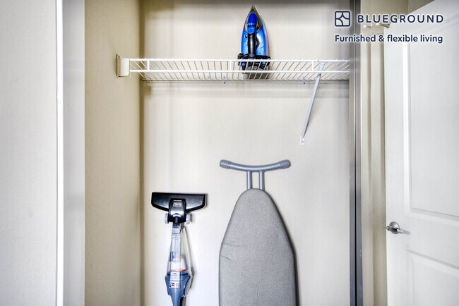 Building Photo - 801 Church St