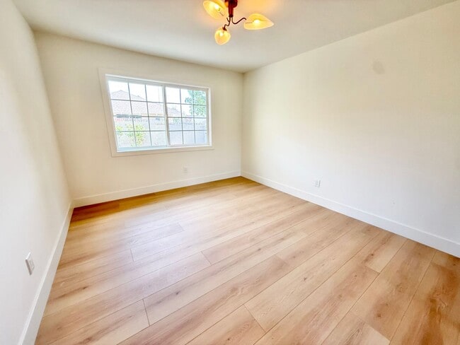 Building Photo - Fully Renovated Luxury Anaheim Residence | 4 Bed + 3.5 Bath | Dual Primary Suites |