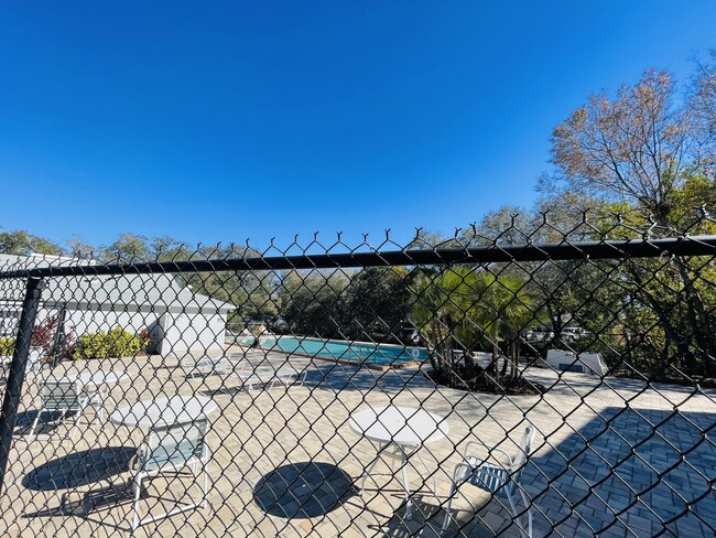 Building Photo - 7009 Waterside Dr