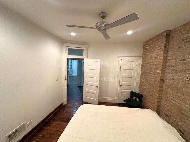 Building Photo - 1114 E 62nd St